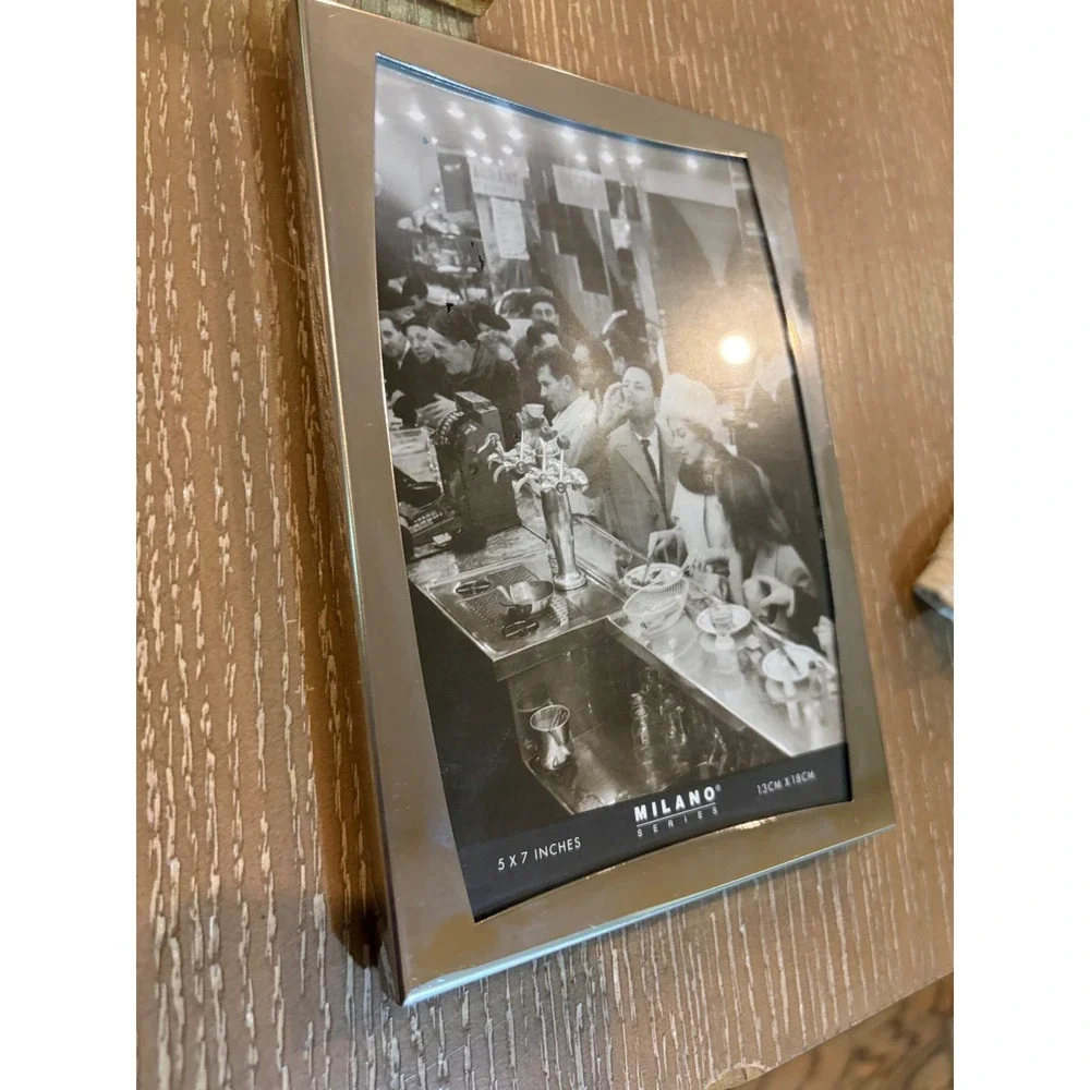 Milano Series Silver Metal 5x7 Picture Frame Modern Curved Border Tabletop